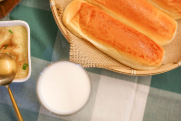 營(yíng)養(yǎng)早餐牛奶面包蒸雞蛋