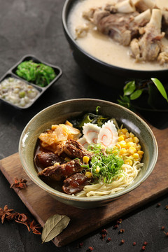 泡菜豚肉面