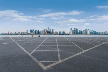 城市道路和杭州城市天際線