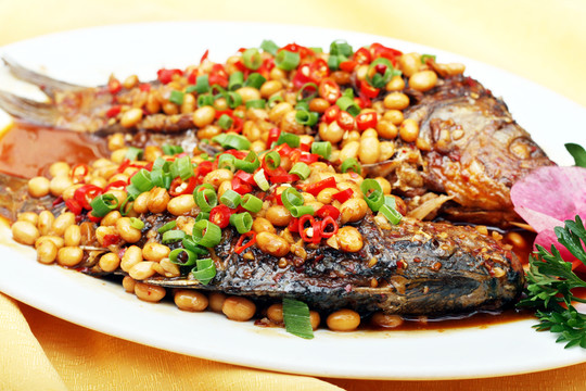 黃豆燒鯽魚