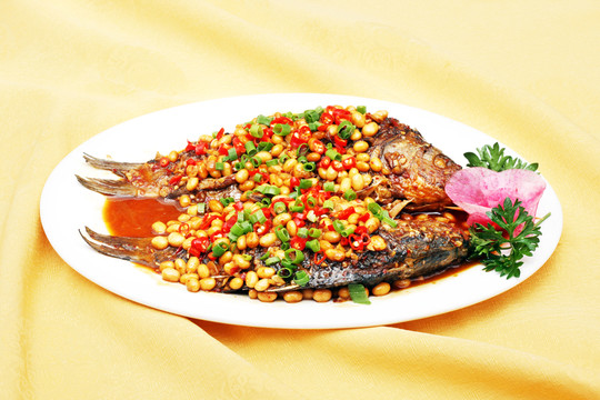 黃豆燒鯽魚(yú)
