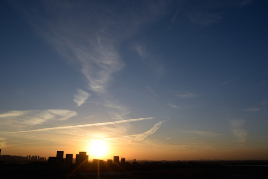 夕陽落日地平線