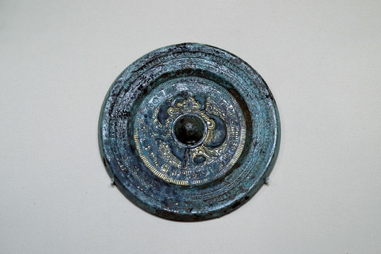 龍虎銘文銅鏡