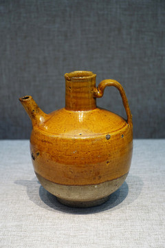 遼代黃釉壺