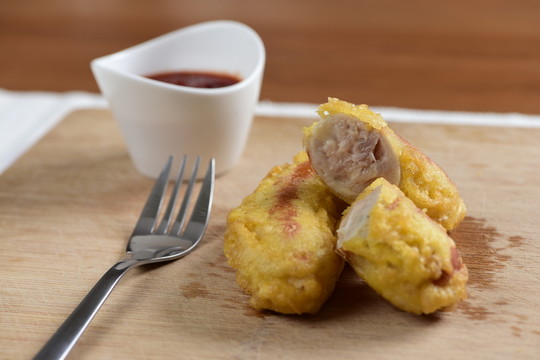 炸肉腸春卷