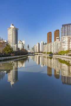上海蘇州河邊建筑