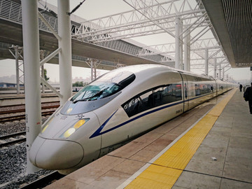 和諧號(hào)動(dòng)車近景