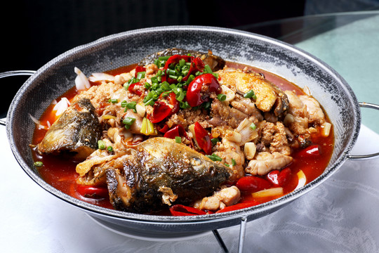 魚頭燜魚雜
