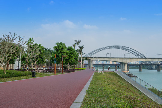 江邊道路