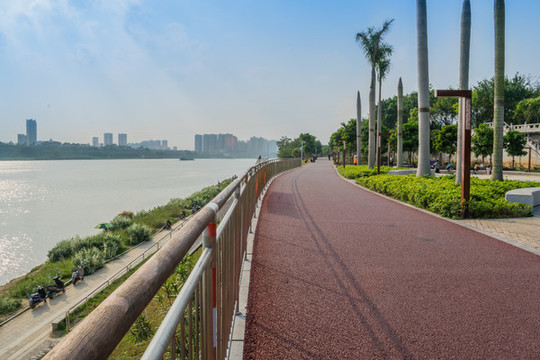 江邊道路