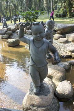 過河小孩雕刻