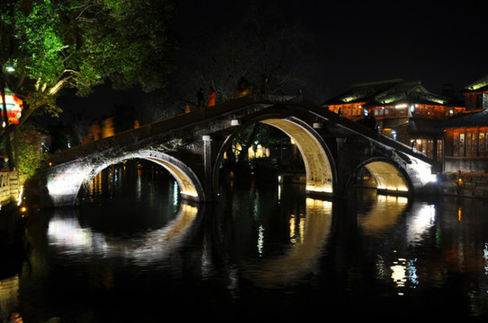 石拱橋夜景