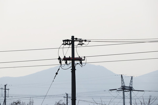 老式輸電線桿