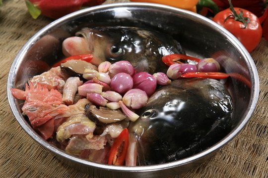 大頭魚燜雞