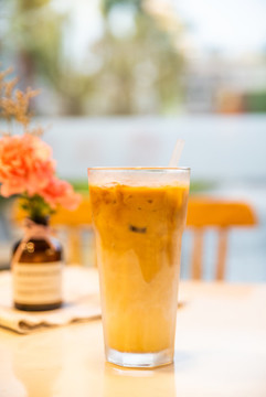 冰鎮(zhèn)奶茶