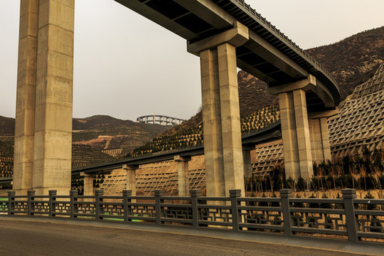 山西太原天龍山旅游公路網(wǎng)紅橋