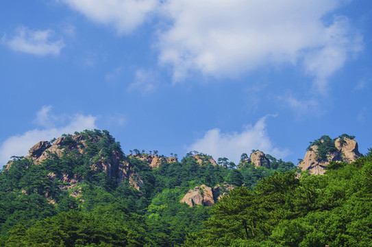 千山仙人臺(tái)陡峭險(xiǎn)峻連綿群山峰