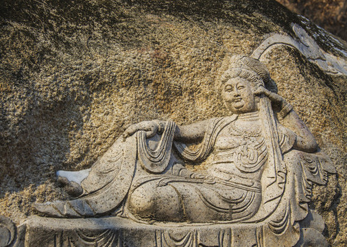 千山中会寺山壁观音化妇人身雕塑