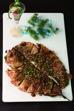 蒜香烤魚(yú)