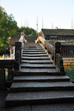 小巷石橋