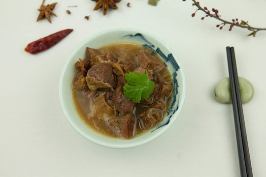 燉牛腩