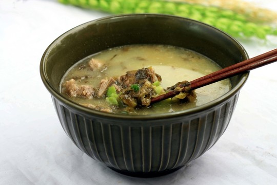 酸菜蠶豆燉排骨
