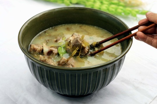 酸菜蠶豆燉排骨