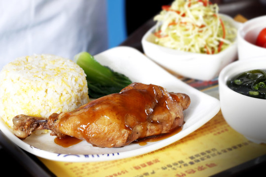 雞腿飯