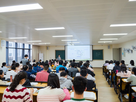 大學(xué)階梯教室教授上課素材