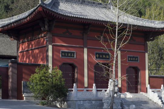 彌陀寺山門