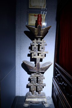 古代結(jié)婚燭臺