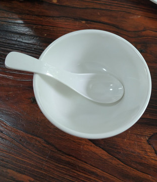 一只碗