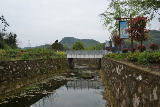美麗鄉(xiāng)村水溝