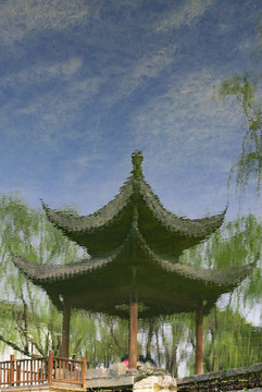 古園倒影