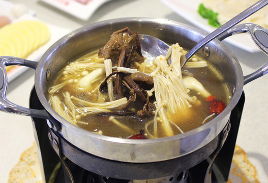 養(yǎng)生野菌鍋