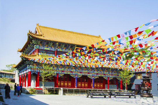 鞍山靈山寺大雄寶殿