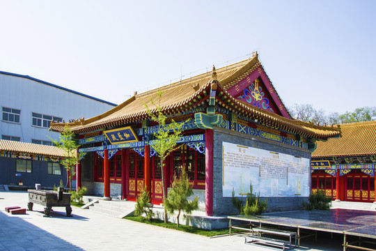 鞍山靈山寺伽藍(lán)殿與樹木