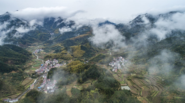 山區(qū)風(fēng)光