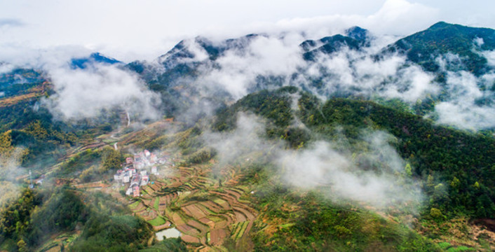 山區(qū)風(fēng)光
