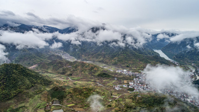 山區(qū)風光