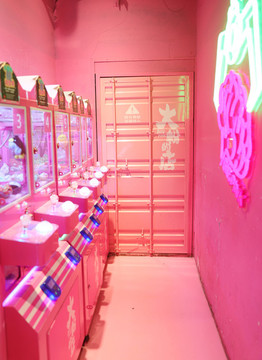 粉色背景