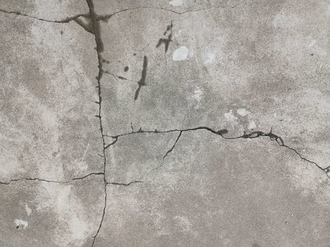 水泥地裂痕