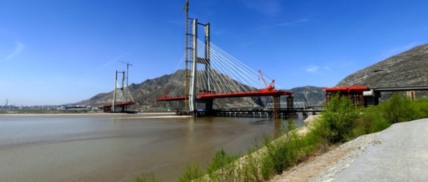 在建的禹門口黃河公路斜拉橋