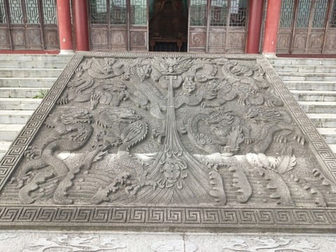 群龍噴火