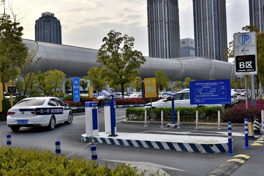公共停車場入口