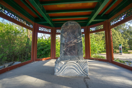 北京動(dòng)物園依綠亭