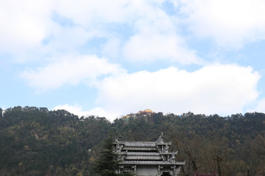 山與天