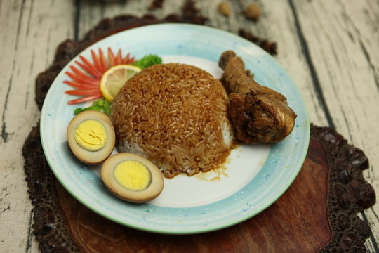 雞腿飯