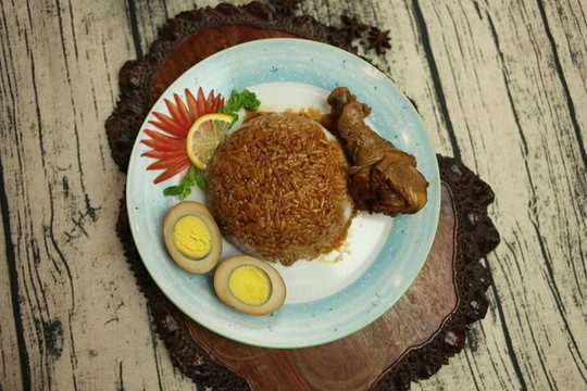 雞腿飯
