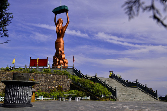 竹山女媧山雕塑